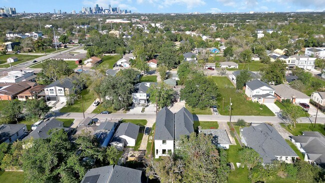 Building Photo - 3628 Lydia St