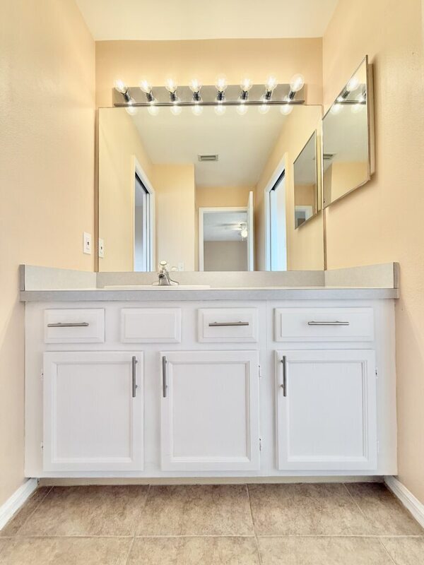 Building Photo - 1647 Gray Bark Dr