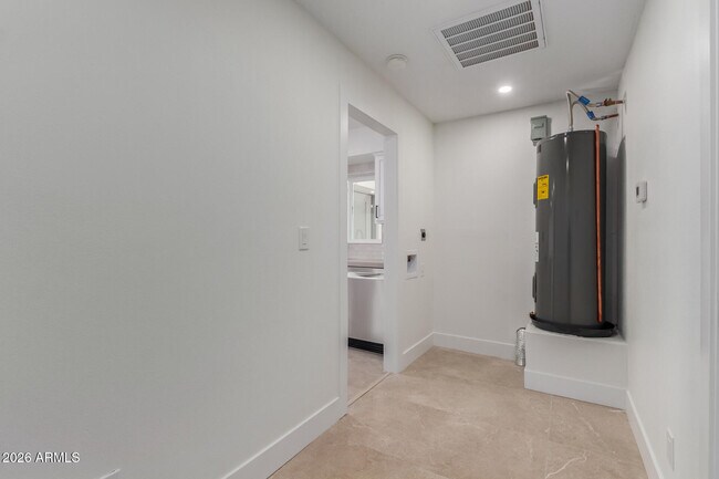 Building Photo - 1103 E Palmcroft Dr