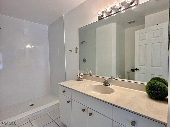 Building Photo - 3627 Pine Oak Cir