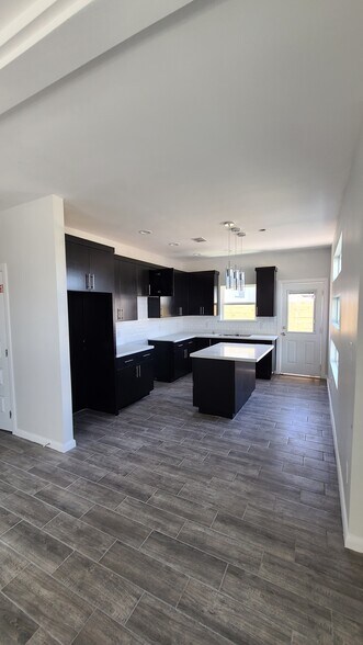 Building Photo - 803 W Smith Dr
