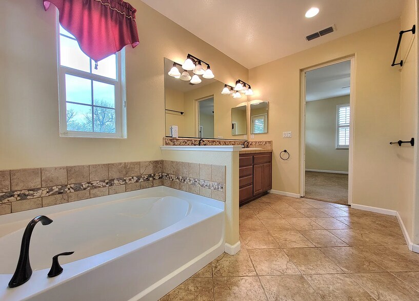 Building Photo - 205 Barnhill Dr