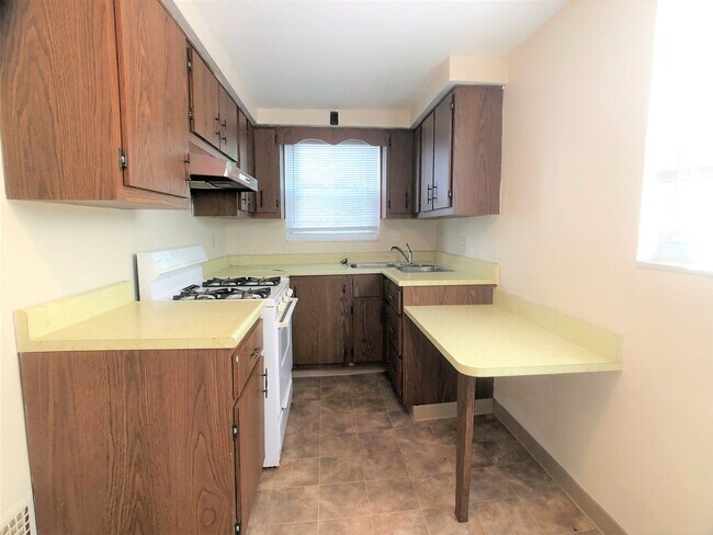 Building Photo - 1851 Capital Ave