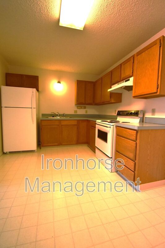 Building Photo - 811 W Villard St