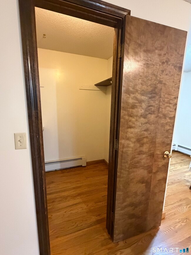 Building Photo - 8 Brook Ln