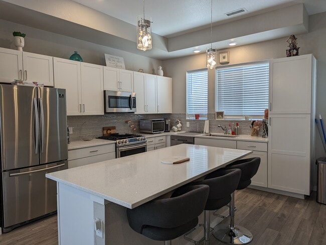 Building Photo - 1621 West 67th Cir