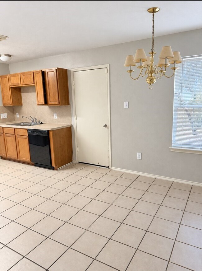 Building Photo - 5006 Canyon Blanco Dr