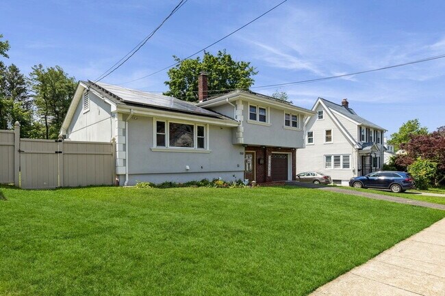 Building Photo - Bergenfield NJ Split Level Spacious Single Family home