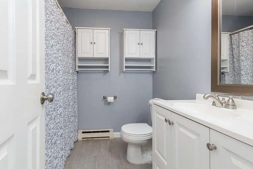 Building Photo - 814 Court St