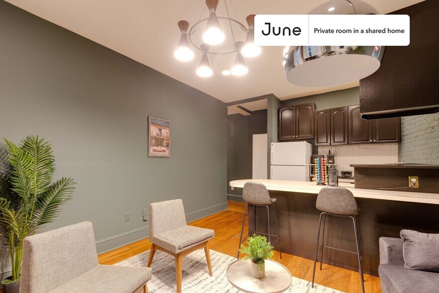 Building Photo - Room in Shared 3 bed/1 bath home