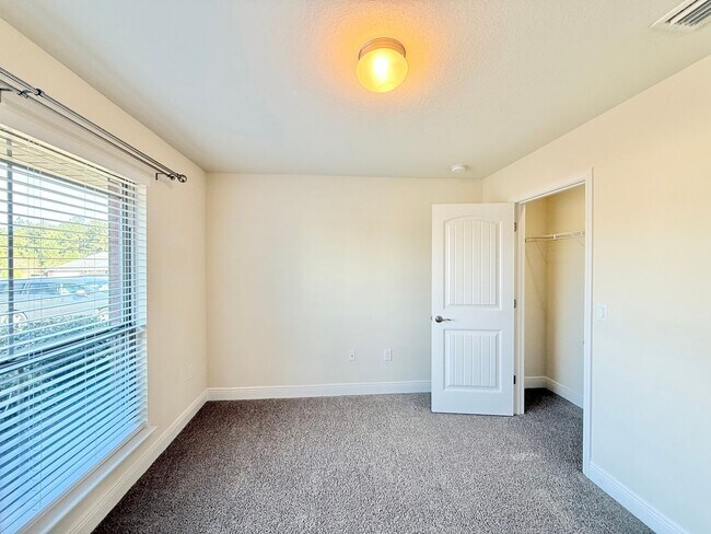 Building Photo - 4-Bedroom All-Brick Home - Whisper Creek