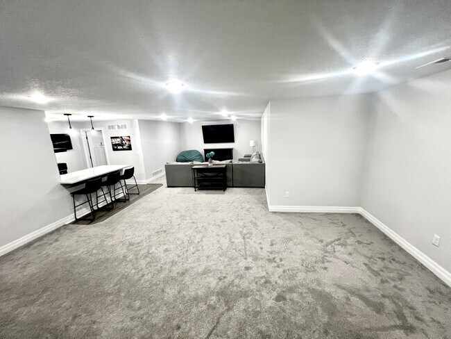 Building Photo - 5428 N St Paul Ct