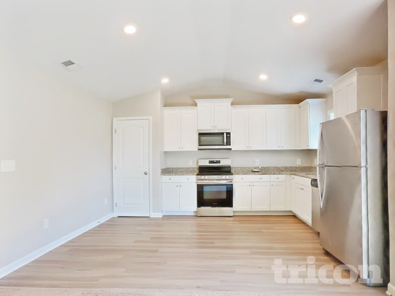 Building Photo - 310 Coleshill Rd