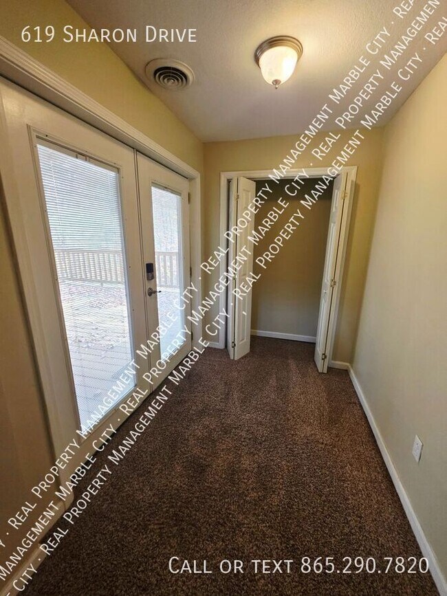 Building Photo - 619 Sharon Dr