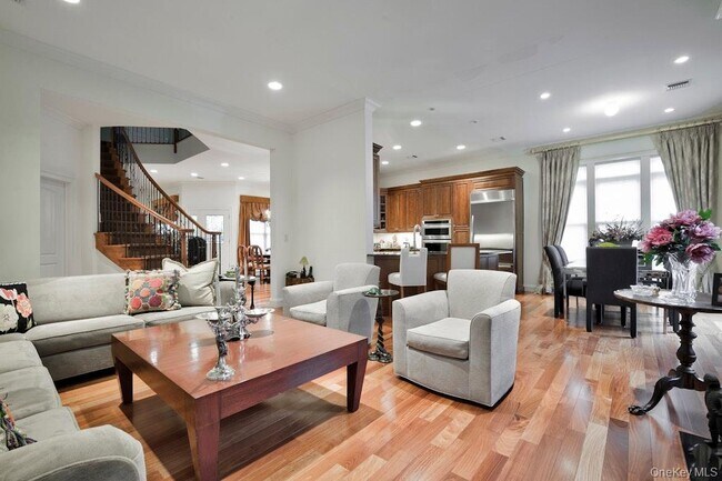 Building Photo - 702 Equestrian Way