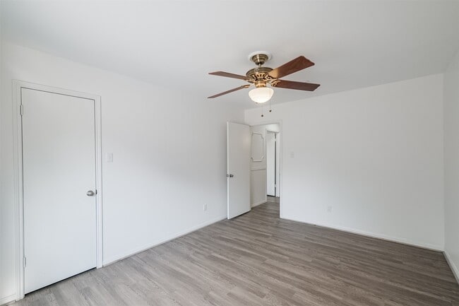 Building Photo - 3311 Palm Desert Ln