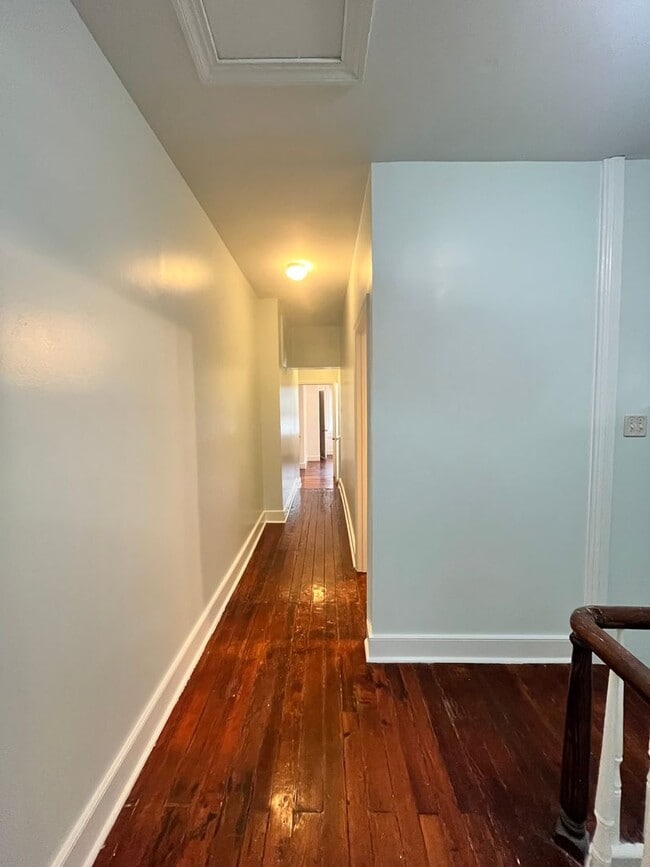 Building Photo - 511 St James St