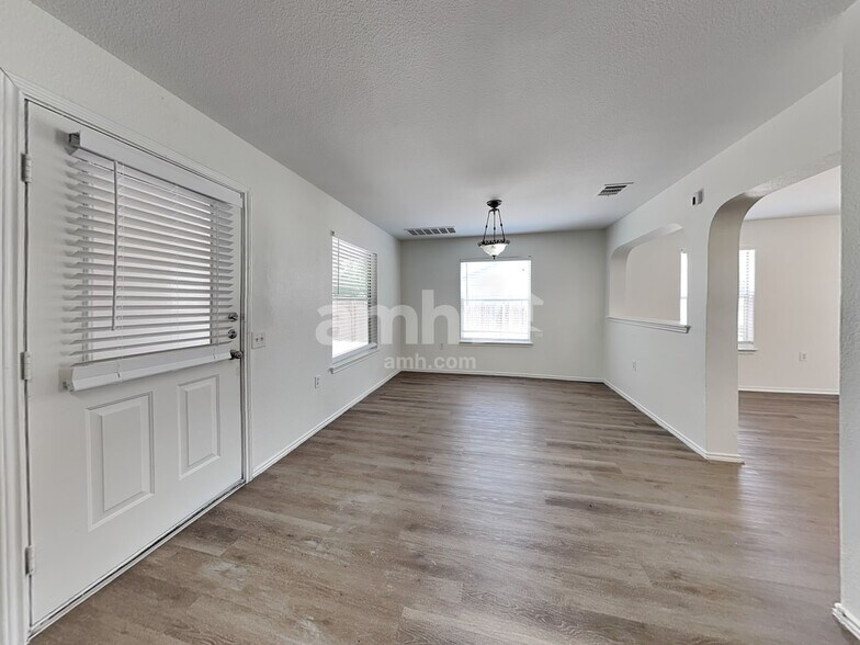Building Photo - 13801 Briarcreek Loop