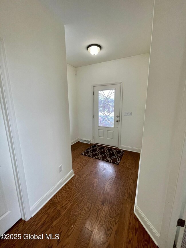 Building Photo - 19 Eagles Ln