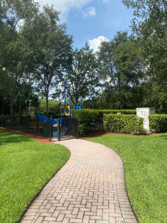 Building Photo - 9550 SW Purple Martin Way