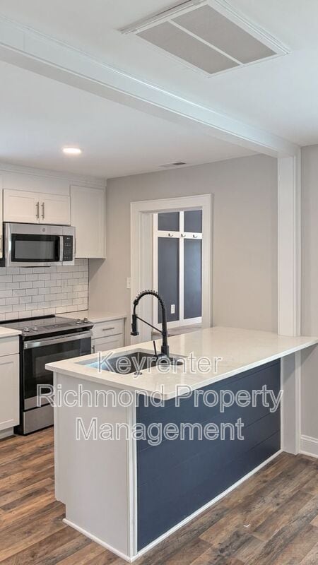 Building Photo - 6419 Crescent Pkwy