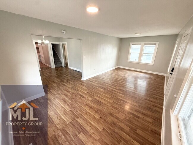 Building Photo - Updated 3 Bedroom / 1 Bath Home In KCMO *READY NOW*