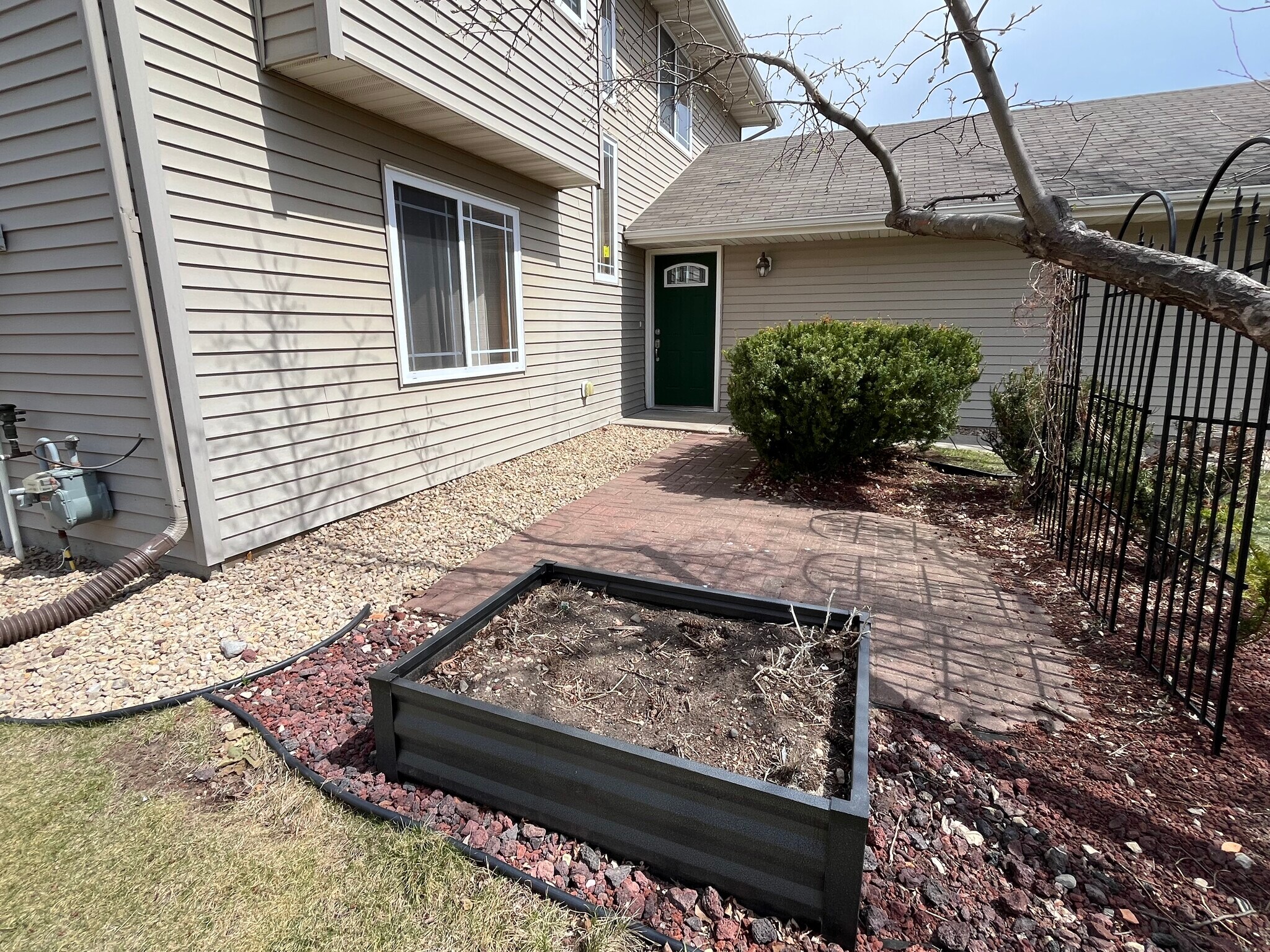 Building Photo - 817 Jack Russell Ave