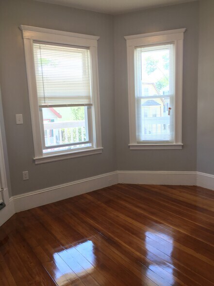 Building Photo - 21 Rill St