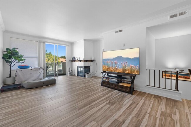 Building Photo - 30902 Club House Dr