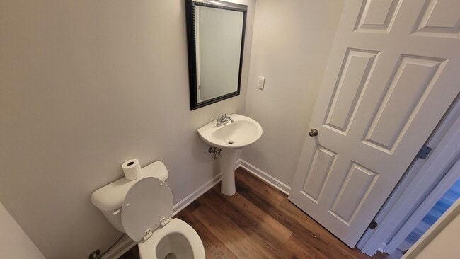 Building Photo - The 5 Bedroom You've Been Looking For!!