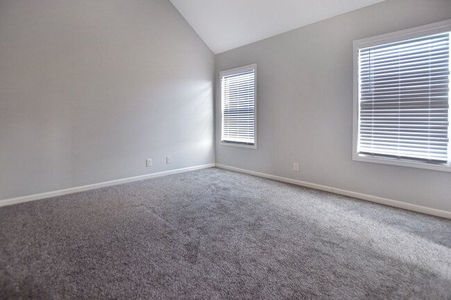 Building Photo - Pet Friendly Four Bedroom!