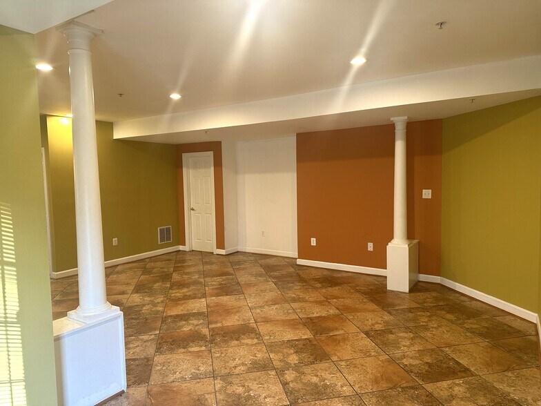 Building Photo - 11404 Glenn Dale Ridge Rd