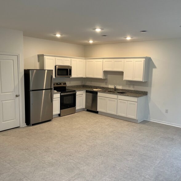 Kitchen - 3403 Vesara Dr