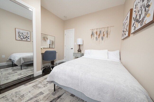 Building Photo - 245 W 113th St