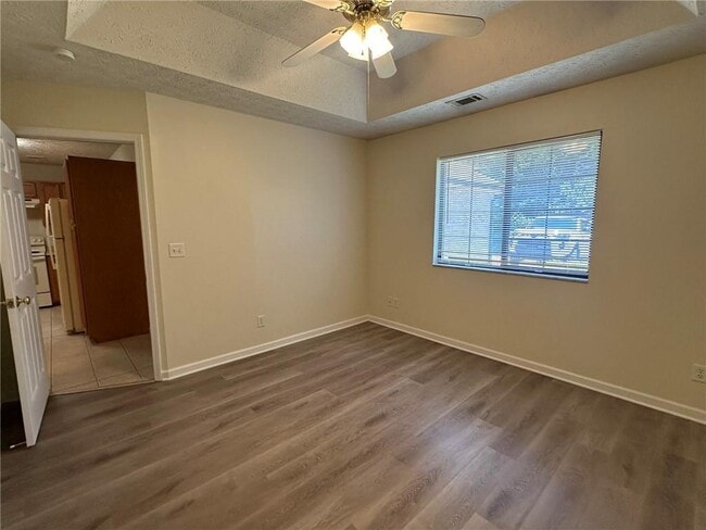 Building Photo - 3985 Hidden Hollow Dr