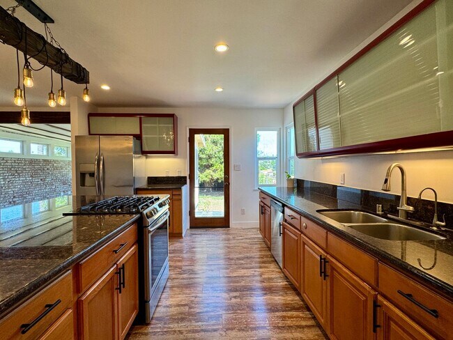 Building Photo - Upgraded, Charming House in La Mesa 2Bd/1Ba, Attached Garage, Large Backyard