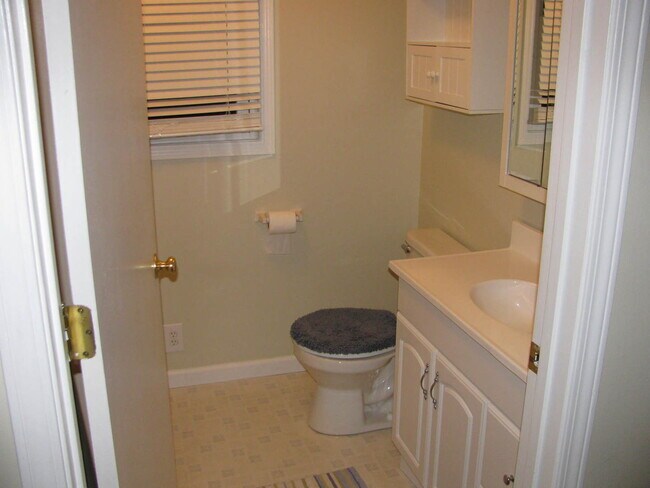 Building Photo - Great Location with 4 Bedrooms Rental Home