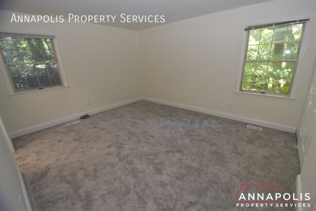 Building Photo - 921 Blue Ridge Dr