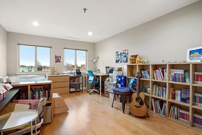 Building Photo - 20 Webster St