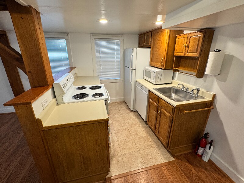 Building Photo - 315 Maplewood Ave