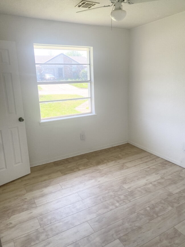 Building Photo - 1821 Mark Trail