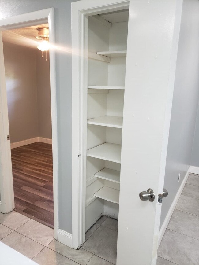 Building Photo - 9406 N Mulberry St