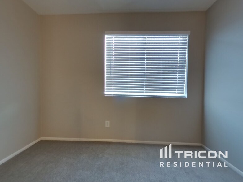 Building Photo - 8334 W Baxter Dr