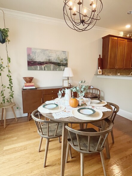 Building Photo - 6453 Chariot St