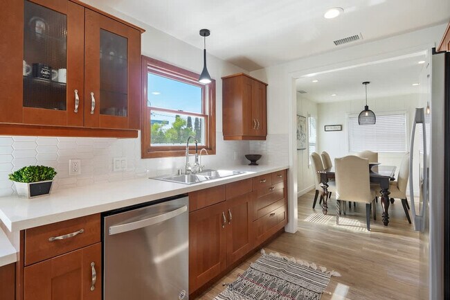 Building Photo - 2464 Jefferson St