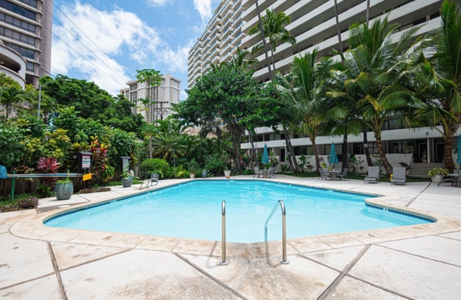 Building Photo - 425 Ena Rd