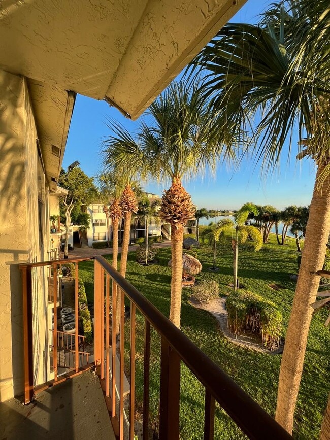 Building Photo - ONE BEDROOM ONE BATHROOM with FULL LAKE VIEW!