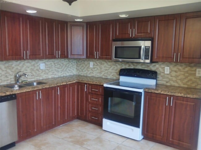 Building Photo - 8540 SW 133rd Avenue Rd