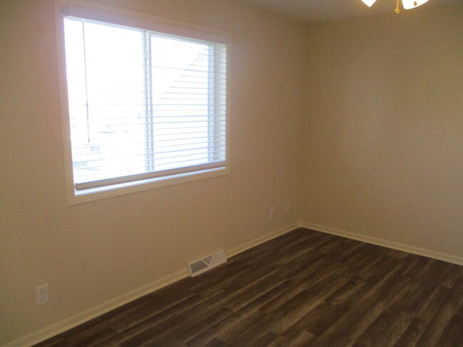 Building Photo - 514 Iona Ln