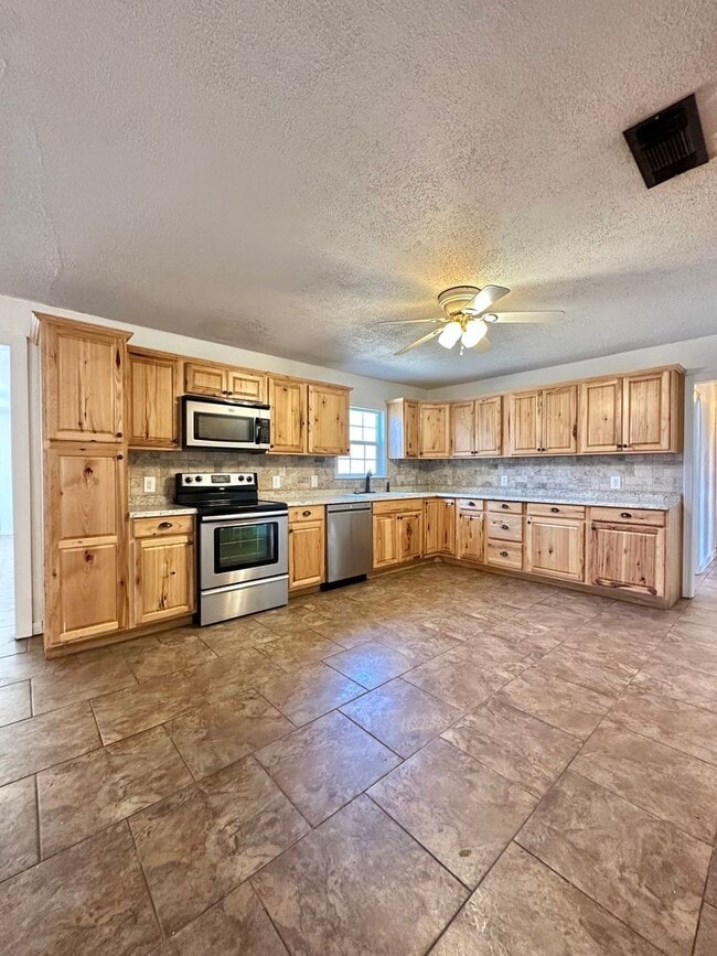 Building Photo - COMING SOON - Large 4 Bedroom Santa Rita H...